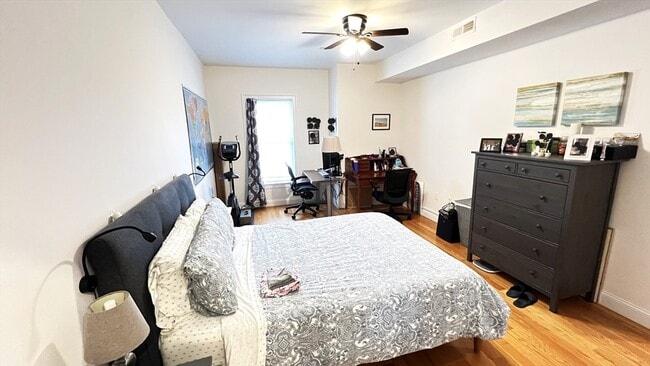 Building Photo - 489 Main St