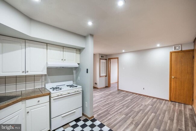 Building Photo - 734 S 9th St