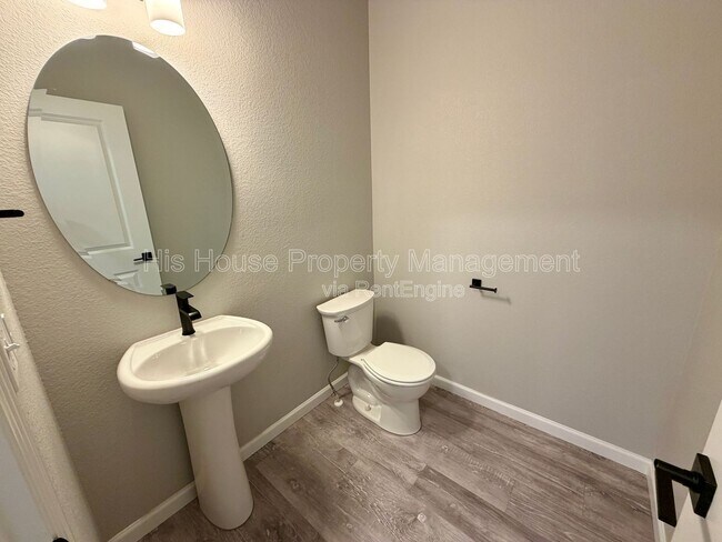 Building Photo - 2640 Brookstone Dr