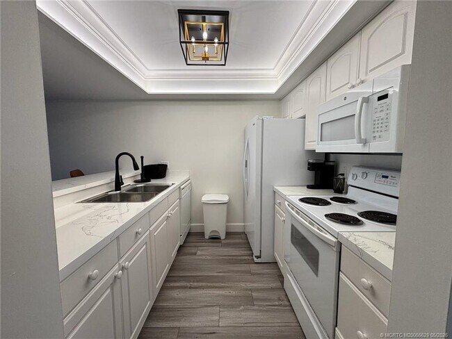 Building Photo - 5601 NE Gulfstream Way