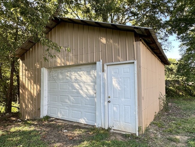 Building Photo - 496 Louisiana Ave. Clarksville, TN 37042
