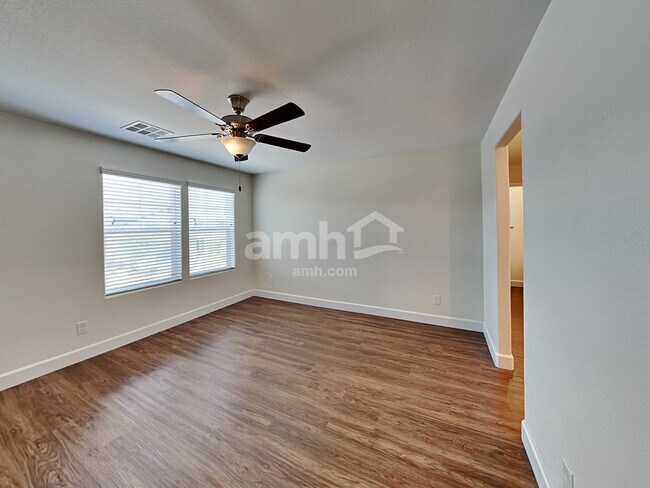 Building Photo - 9260 S Park St