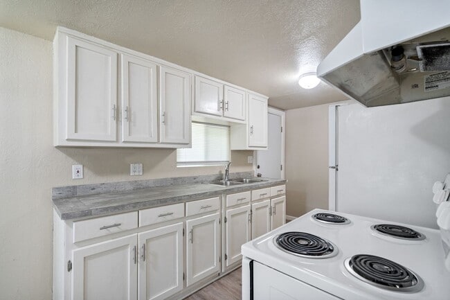 Building Photo - 1000 Qualia Dr