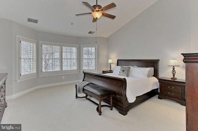 Building Photo - 5238 Bessley Pl