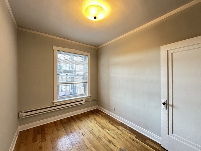 Building Photo - 457 W Melrose St