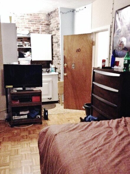 Building Photo - 40 Anderson St