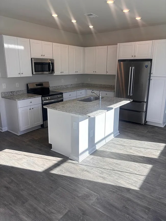 Building Photo - 4BR SFR • Open Layout • Patio • Garage Parking - 29566