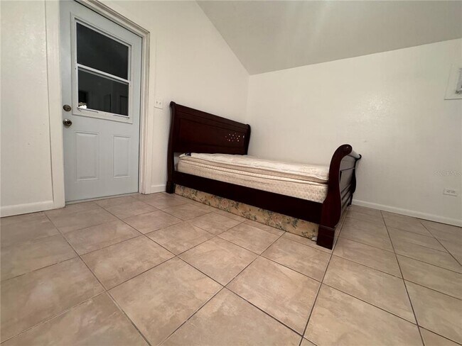 Building Photo - 1031 Mohawk St