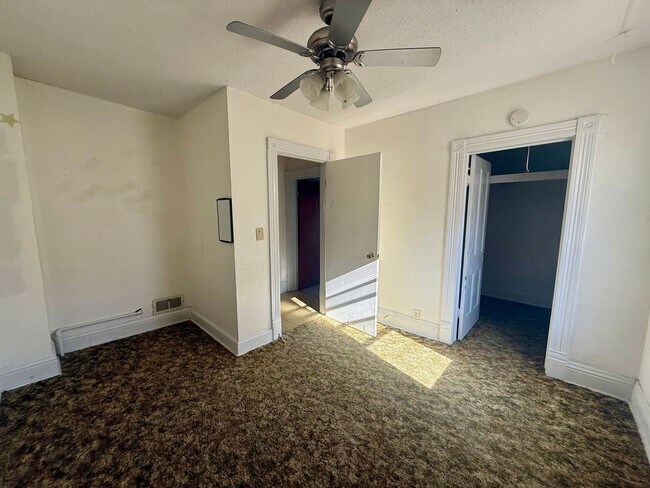 Building Photo - 110 Adrian St