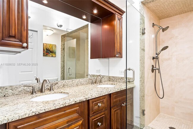 Building Photo - 17150 N Bay Rd