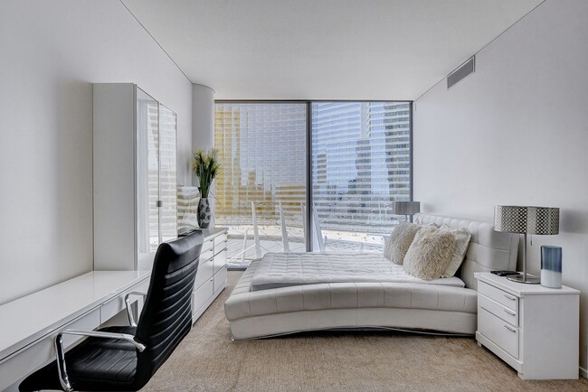 Building Photo - Veer Towers 802W- Stunning Strip and City ...