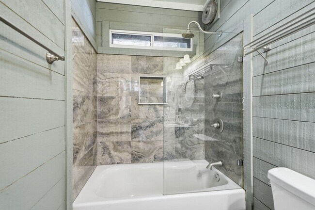 Building Photo - FULLY FURNISHED! Magnificent Panoramic Views!!