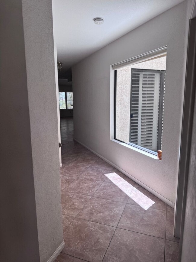 Building Photo - Woodhaven CC - Unfurnished 3br - Long Term