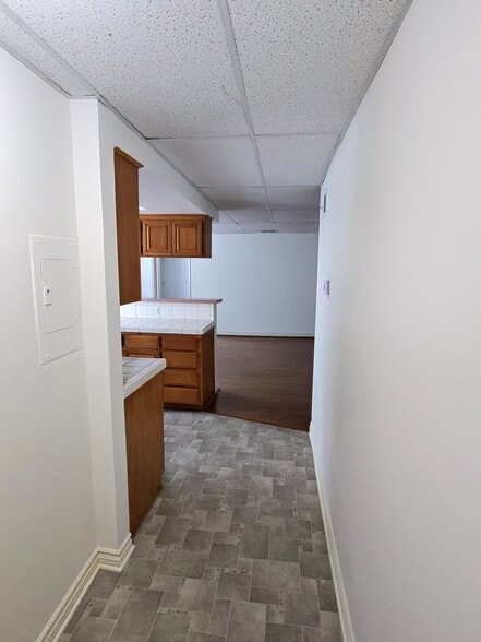 Building Photo - 121 S Swall Dr