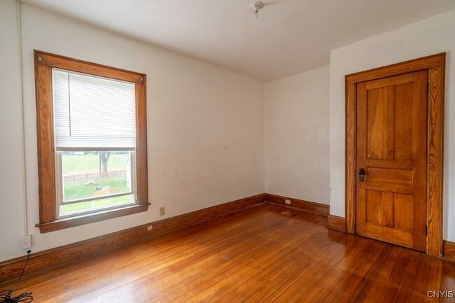 Building Photo - 244 Lincoln Ave