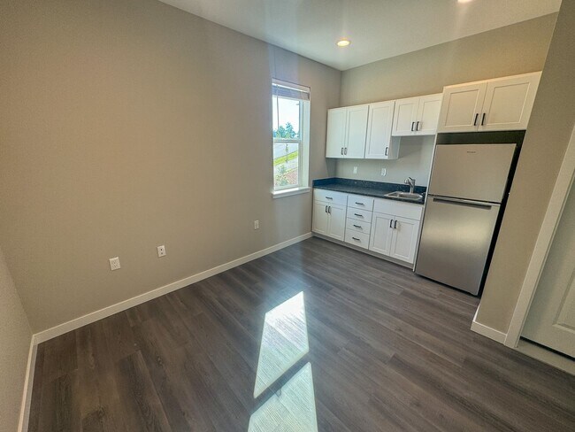 Building Photo - SAW3781