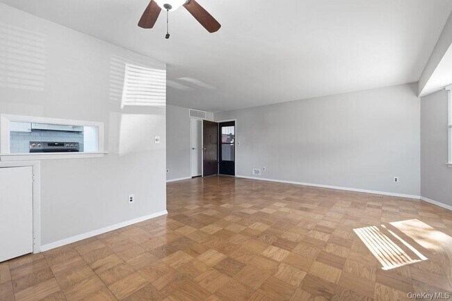 Building Photo - 16 D Essex Pl
