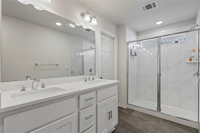 Building Photo - 3007 Salvidar Bend