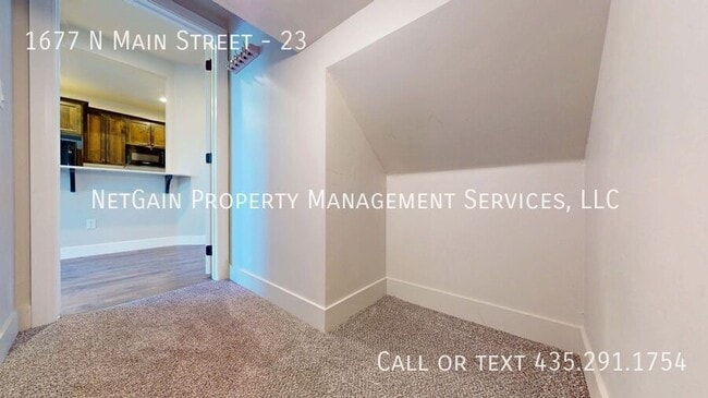 Building Photo - 1677 N Main St