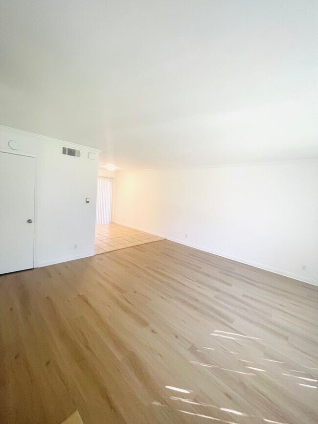 Building Photo - Todd Ranch Condo Welcome to the Todd Ranch Condo, 3-bedroom, 2-bathroom home located in the vibra...