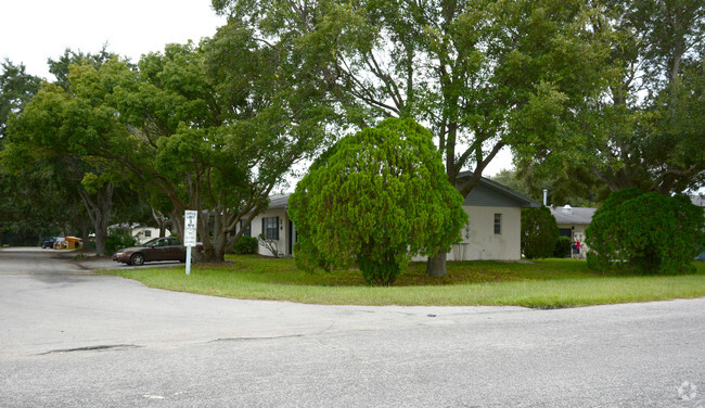 Primary Photo - Caroline Court