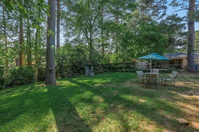 Building Photo - Available Now in Beautiful Southern Hills!