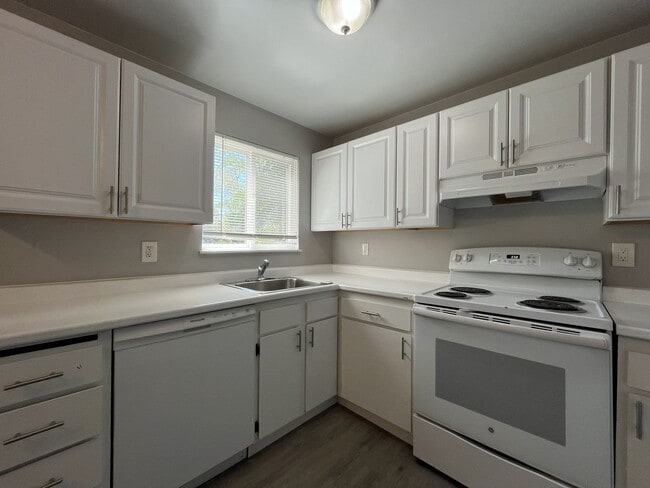 Building Photo - 8332 SW 21st Ave