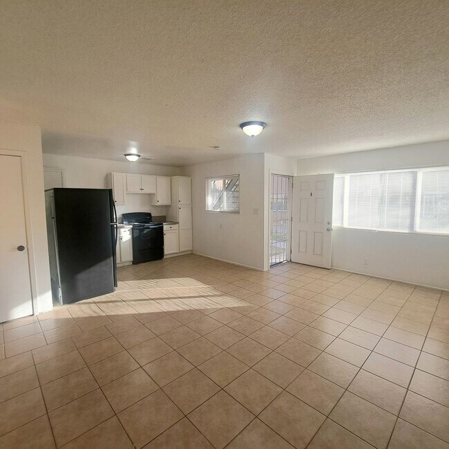 Building Photo - 2900 Marlin Ave