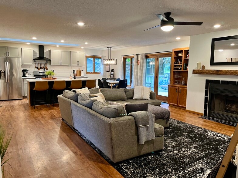 Building Photo - 1909 Holiday Rd