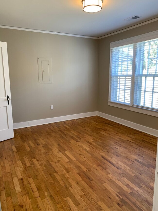 Building Photo - Downtown Jonesboro! 3 Bed 2 Bath