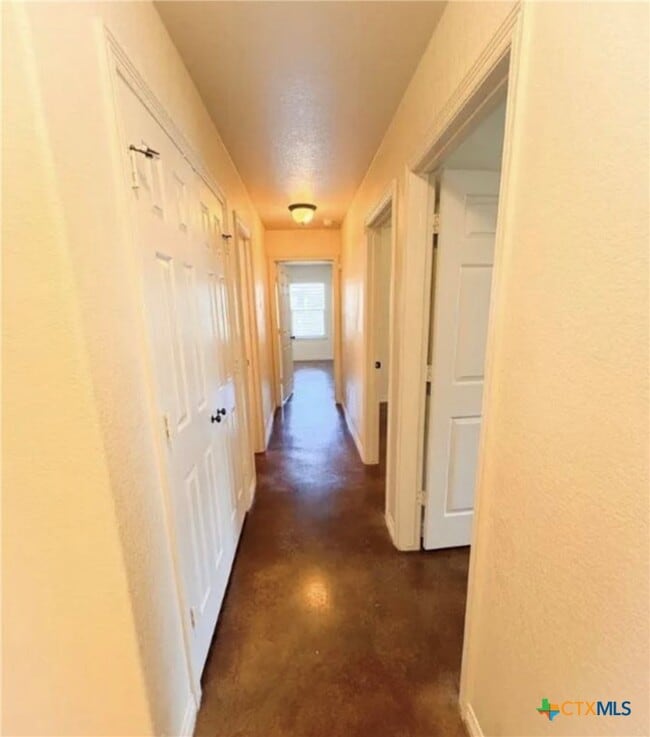 Building Photo - 614 B Karey Dr