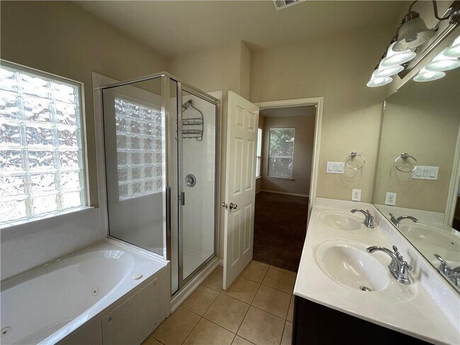 Building Photo - 1704 Rockland Dr