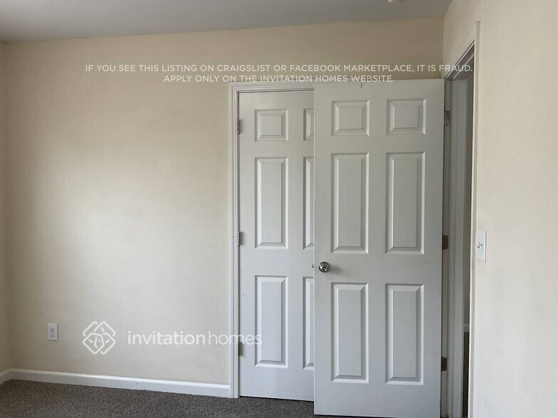 Building Photo - 1052 Sapphire Dr