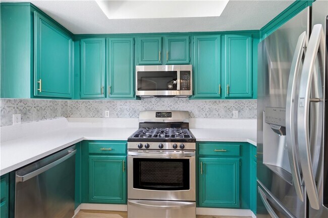 Building Photo - 315 Seine Way