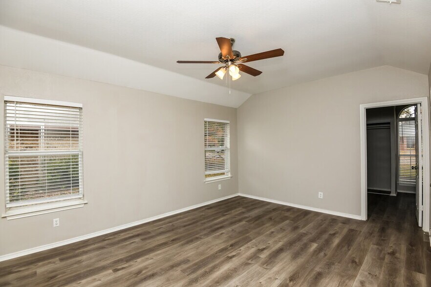 Building Photo - 108 Chevy Chase Ln