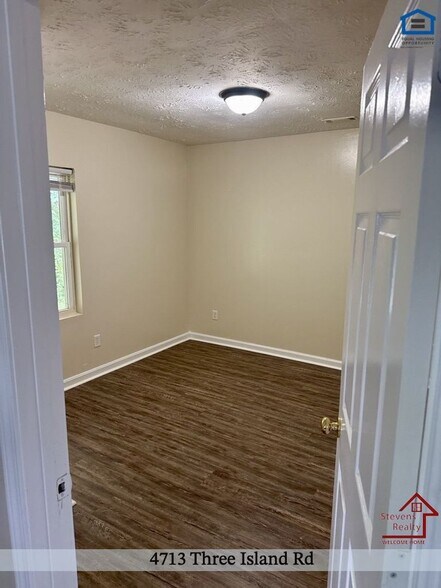 Building Photo - 4713 3 Island Rd