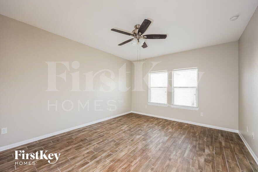 Building Photo - 11411 Garden Falls