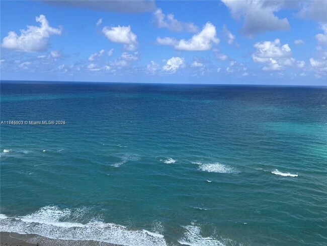 Building Photo - 2 bedroom in Hallandale FL 33009