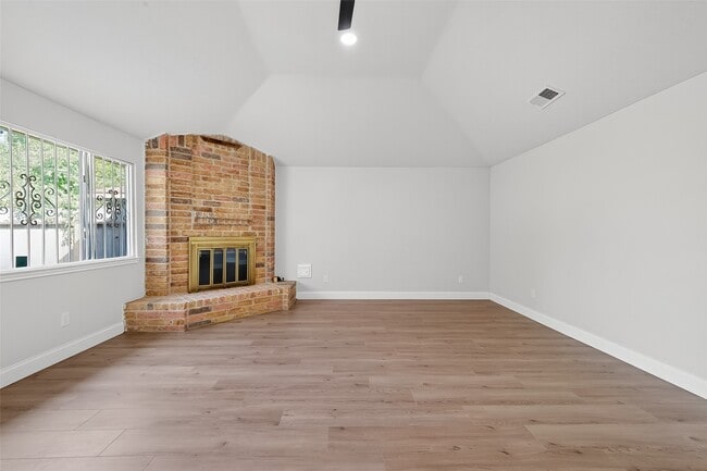 Building Photo - 5530 Oak Falls Dr