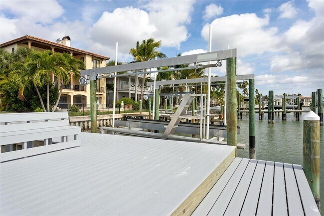 Building Photo - 821 Bay Point Dr