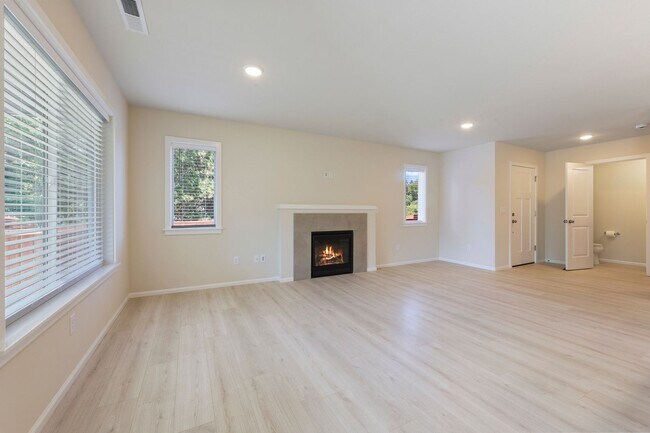 Building Photo - 7801 24th Ct SE