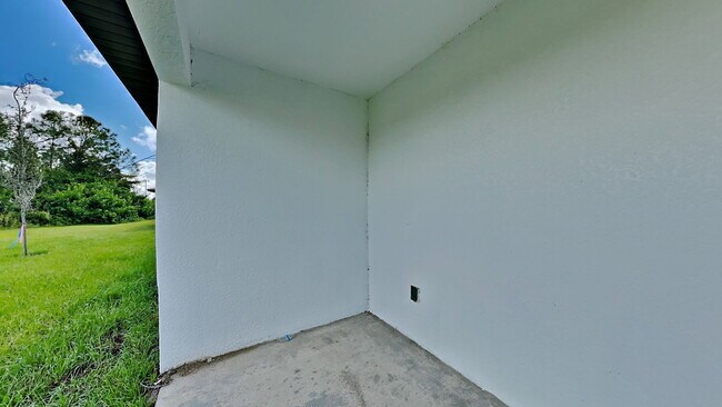 Building Photo - 4028 SW 7th Pl