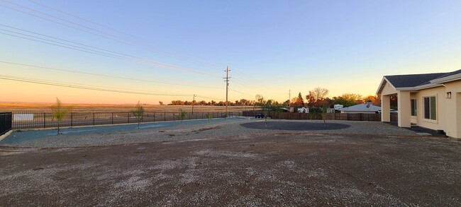 Building Photo - Gorgeous New Construction on Huge Lot!