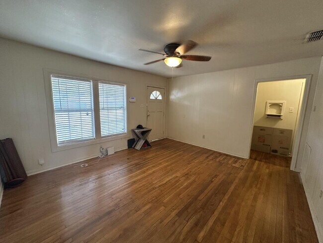 Building Photo - Four Bedroom in Tech Terrace or Three bed with extra space