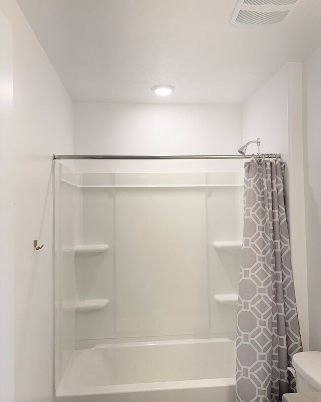 Building Photo - 3587 Grassland Dr