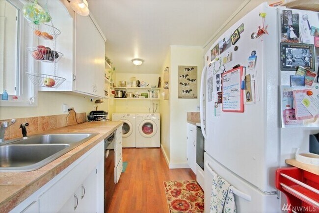 Building Photo - HOME SWEET HOME. .. 3 Bedroom Rambler with...