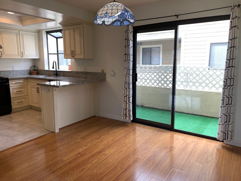 Building Photo - 15220 S Normandie Ave