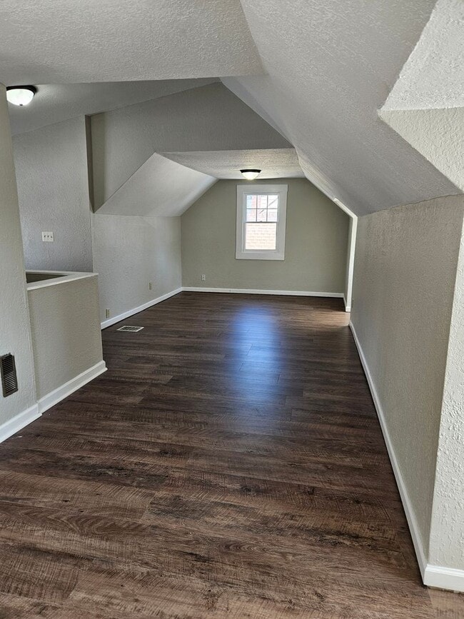 Building Photo - Large Cape Cod