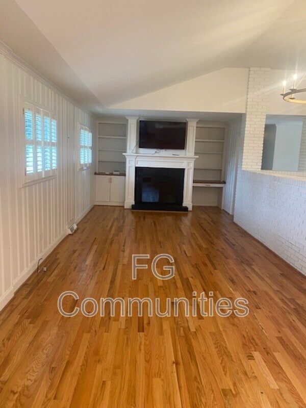 Building Photo - 206 Sunshine Way
