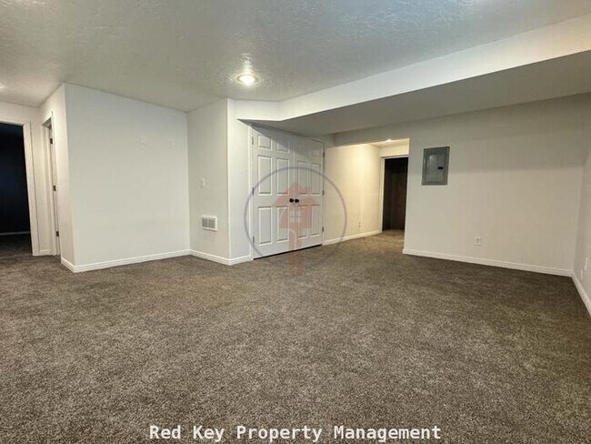 Building Photo - 770 N Single Family Home
